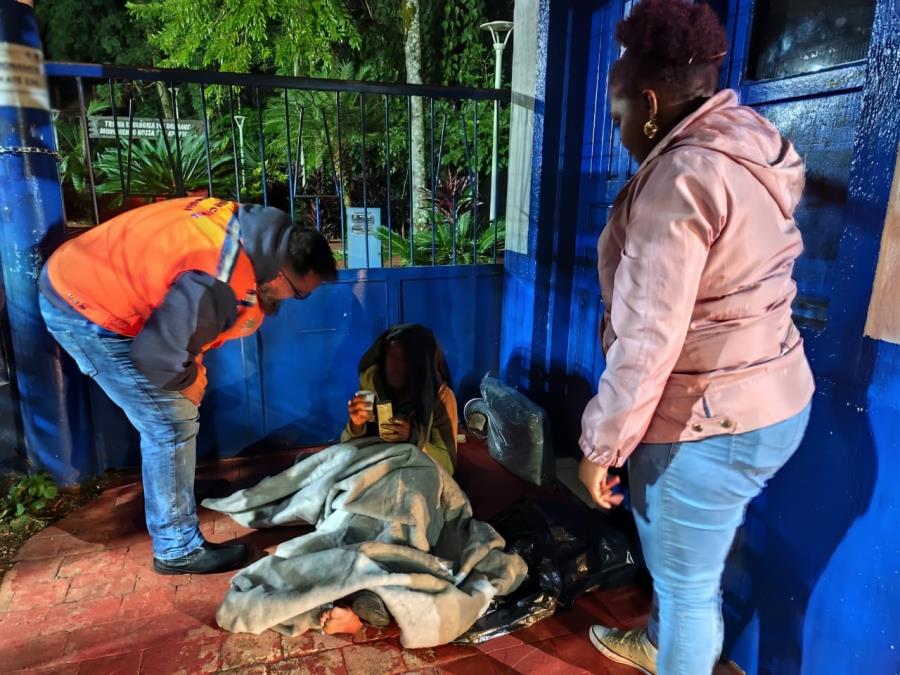 Mongaguá intensifica ações de acolhimento a pessoas em situação de rua durante a frente fria