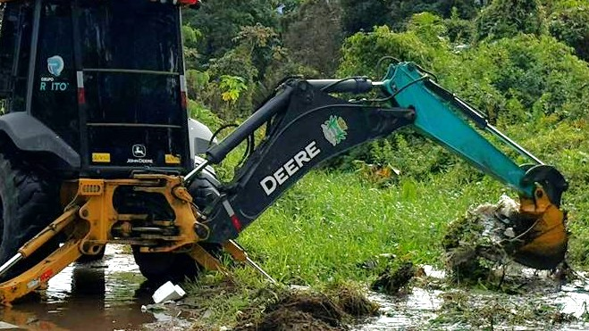 Equipes externas priorizam limpeza e desassoreamento de canais
