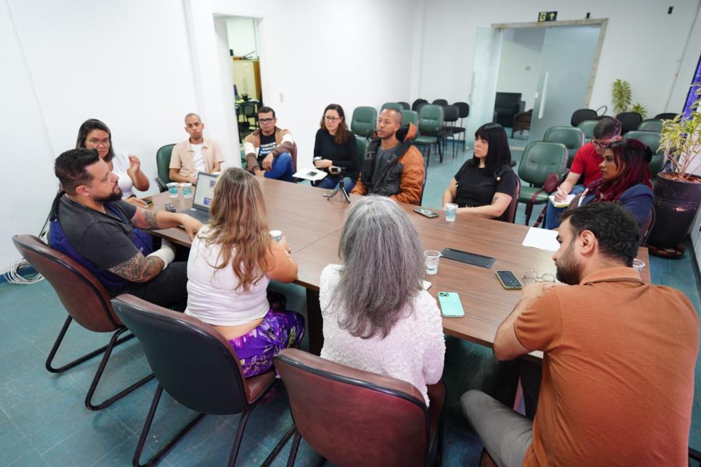 Prefeitura detalha projetos a criadores de conteúdo virtual da cidade