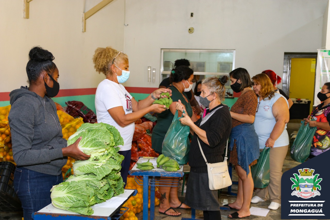 CESTA VERDE ENTREGA ALIMENTOS A FAMÍLIAS CADASTRADAS NA ASSOCIAÇÃO AMOR E VIDA