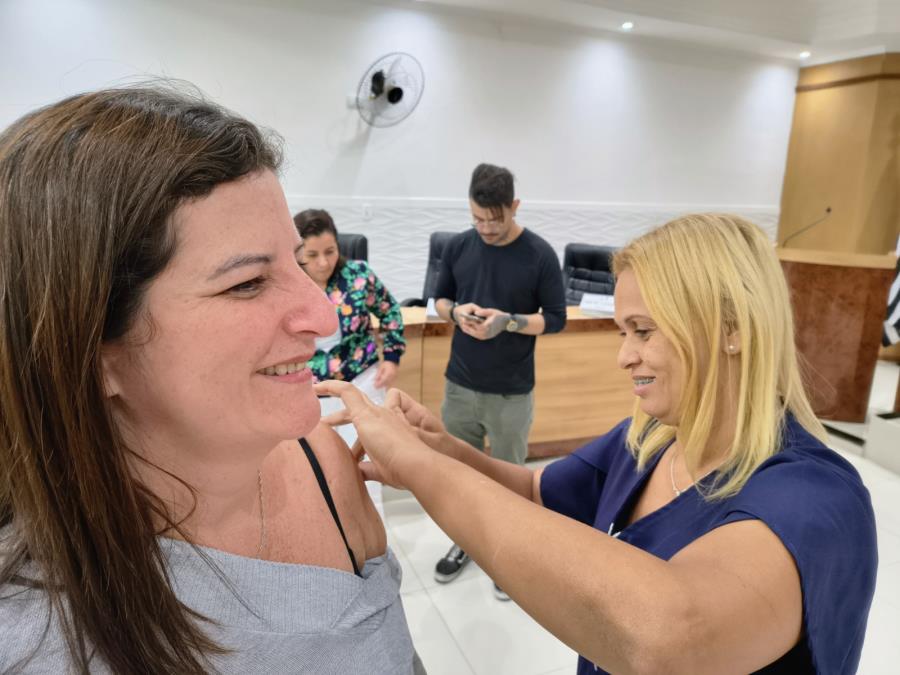 Posto Itinerante, na Câmara de Mongaguá, imuniza profissionais da Educação