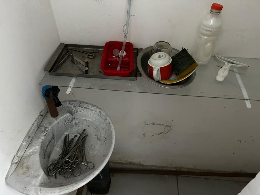 Mongaguá fecha clínica veterinária irregular que operava com alvará falsificado