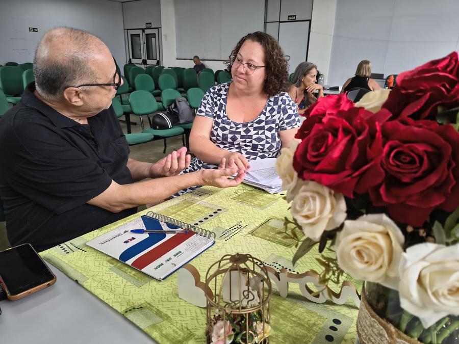 Educação de Mongaguá planeja ações de incentivo à leitura, com a participação de autores da região