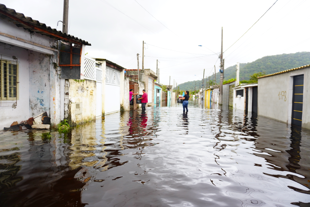 Mongaguá decreta situação de emergência após chuvas intensas e alagamentos generalizados