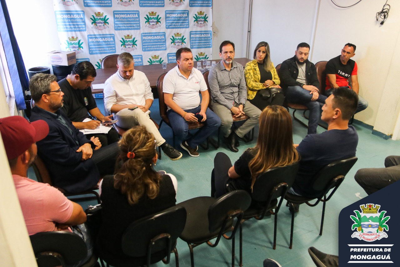 Prefeitura de Mongaguá realiza reunião com donos de quiosques e moradores da Plataforma
