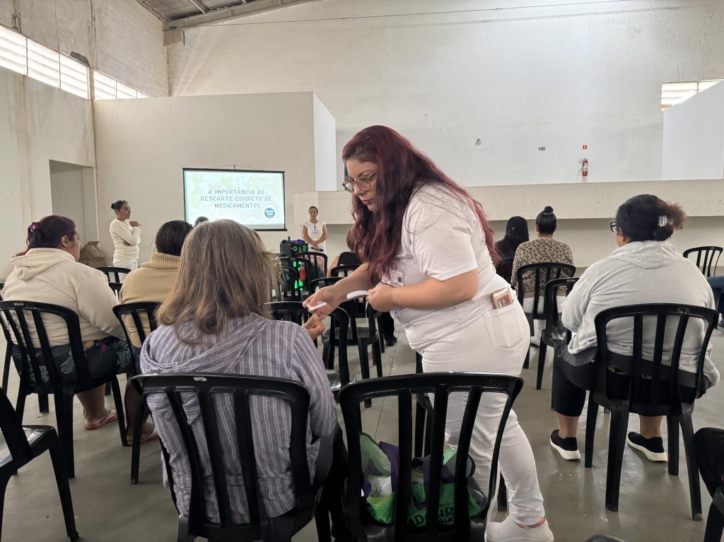 Descarte correto de medicamentos é tema de ação com famílias no CRAS Agenor de Campos
