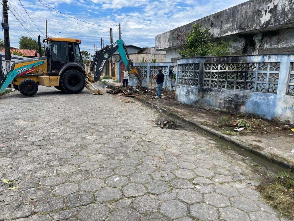 Prefeitura realiza nova limpeza em terreno da Vila Atlântica