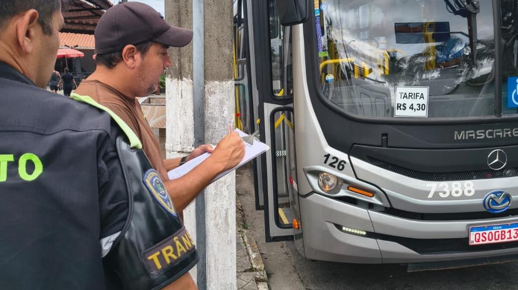 Semutran realiza vistoria em ônibus do transporte coletivo