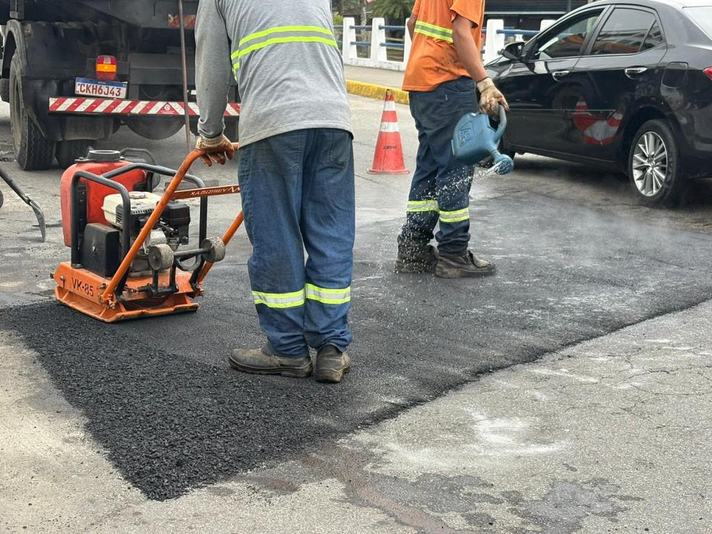 Mongaguá realiza ações de tapa-buraco