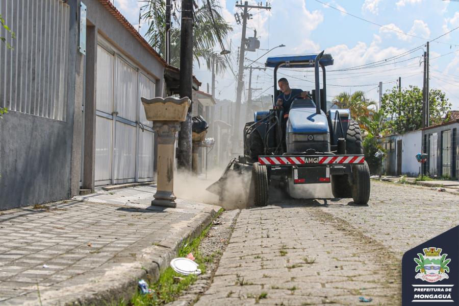 Mongaguá realiza mutirão de limpeza no Jardim Praia Grande 