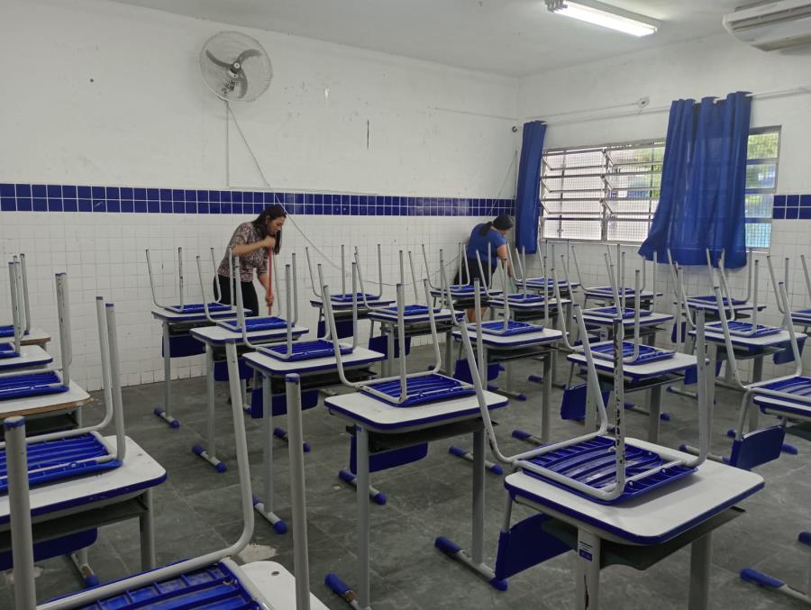 Mutirão de limpeza contempla 12 unidades de ensino de uma só vez