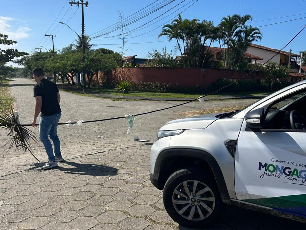 Mongaguá emite 68 notificações para combater o caos dos fios soltos nas ruas