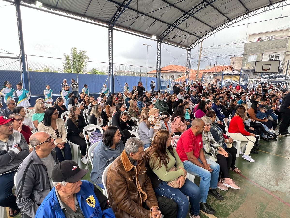 Moradores do Núcleo Habitacional “Francisco Sabella” recebem matrículas dos imóveis