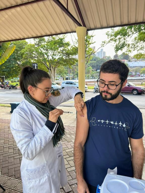 Vacinação contra a gripe conta com postos volantes em diferentes pontos da cidade durante o mês de junho