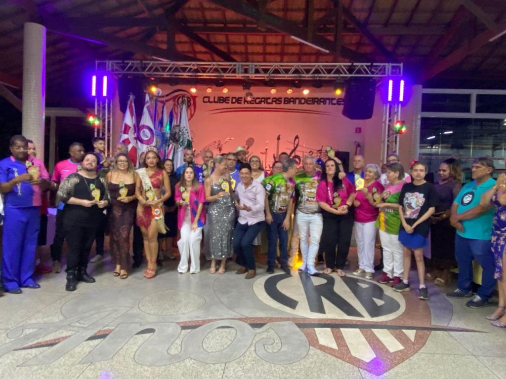 LIESB celebra Carnaval 2025 com emoção na entrega do Estandarte de Ouro – Troféu Mirian Acedo