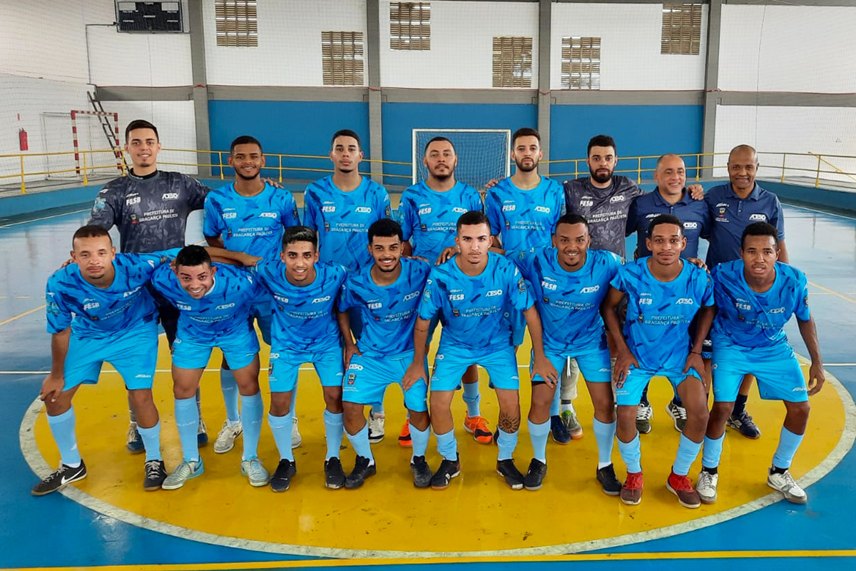 Equipe de Futsal Masculino de Bragança Paulista entra em quadra na