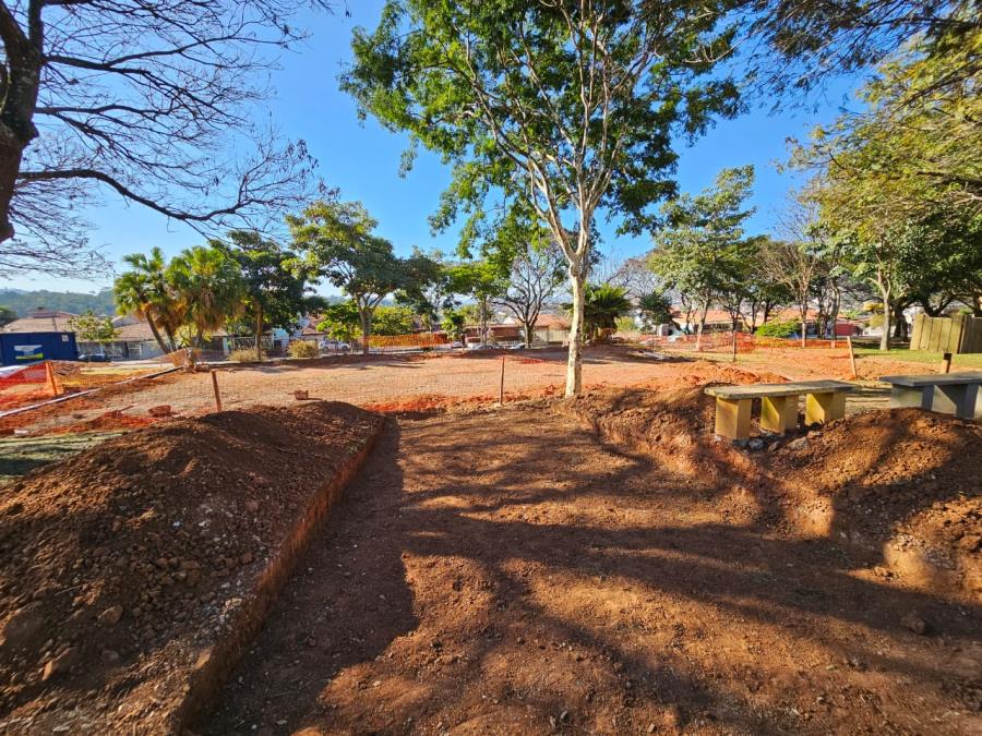 Obras de revitalização da Praça do Objetivo no Santa Luzia avançam com construção de quadra