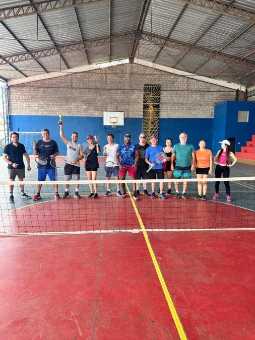 Torneio de Tênis interno entre alunos da Escola Municipal de Tênis de Bragança Paulista foi realizado no sábado (30/11)