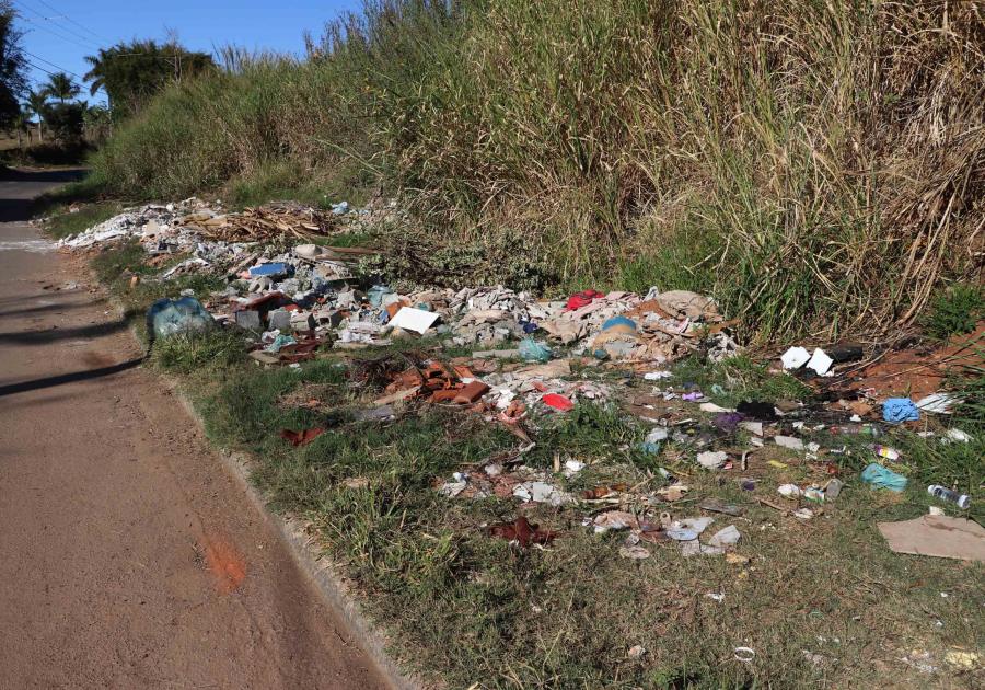 Prefeitura orienta sobre descarte irregular de entulho e resíduos volumosos no município