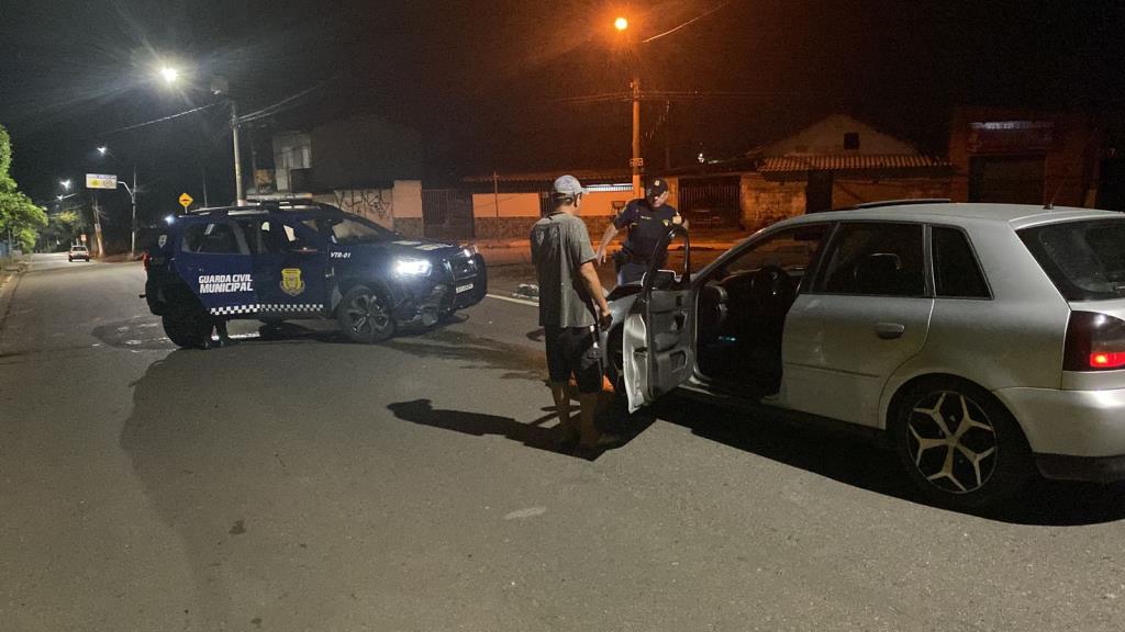 Motorista alcoolizado colide veículo com viatura da Guarda Civil Municipal