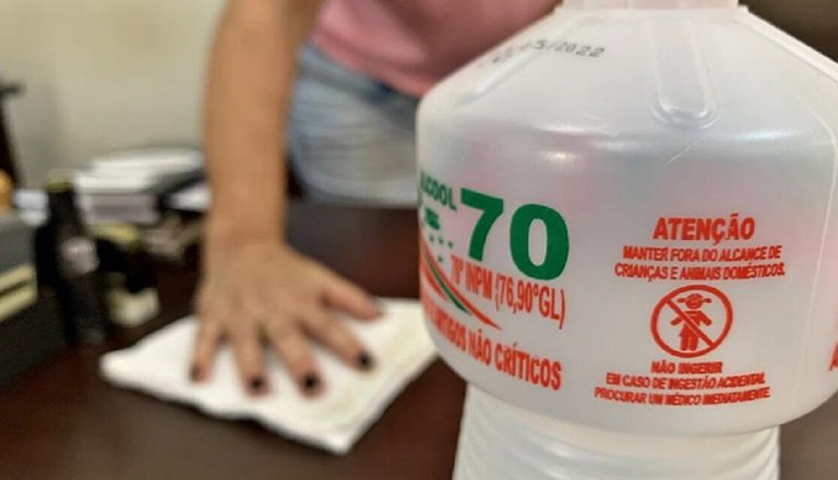 Vigilância Sanitária orienta sobre proibição da venda de álcool líquido 70%