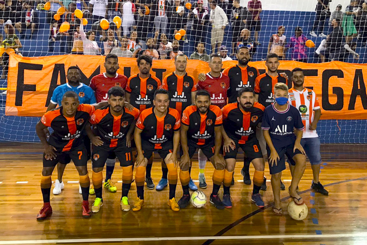 Equipe de Futsal Masculino de Bragança Paulista entra em quadra na