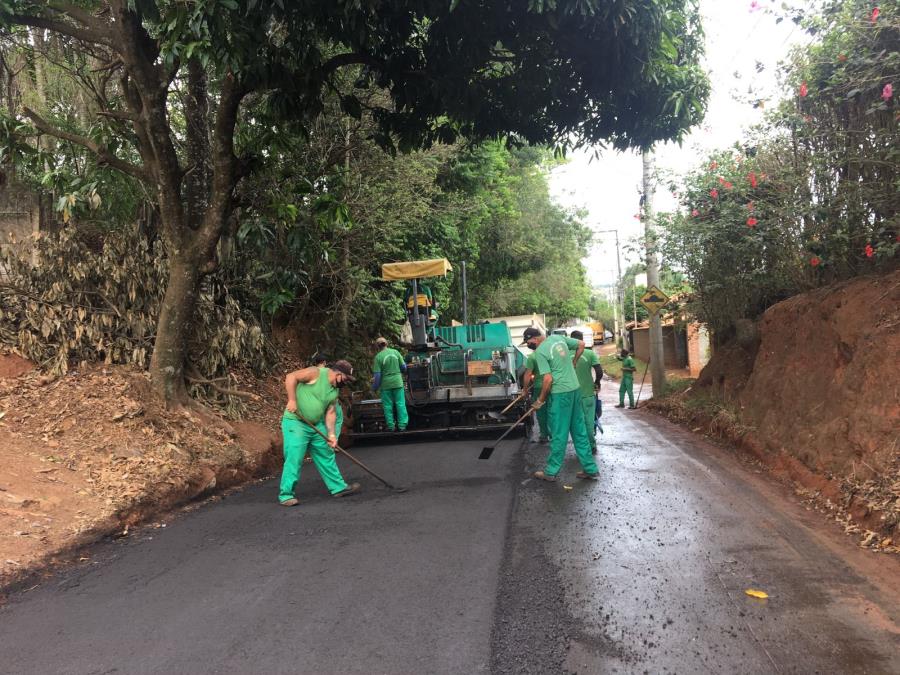 Estrada Municipal Antônio Moreno vem recebendo melhorias com aplicação de massa fria