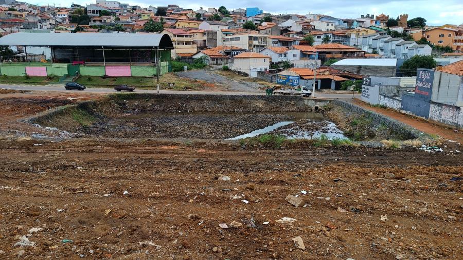 Secretaria de Serviços intensifica limpeza de Piscinões na cidade