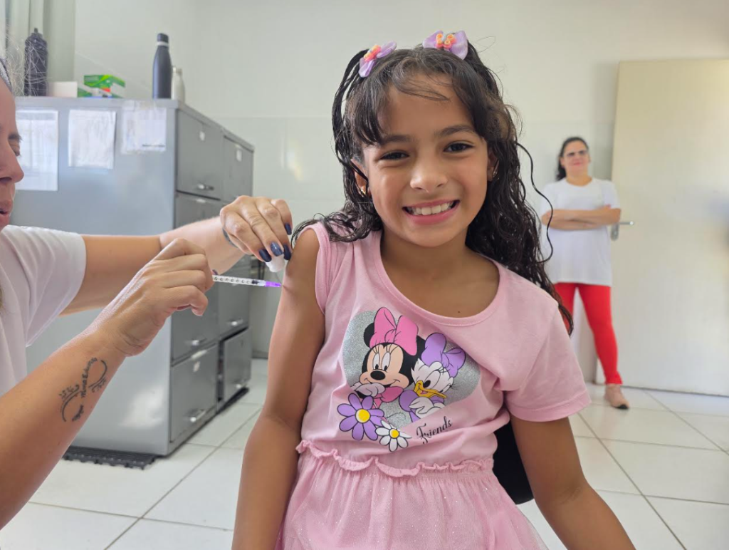 Vacinação contra gripe, Covid-19 e febre amarela chega a pontos estratégicos da cidade em maio