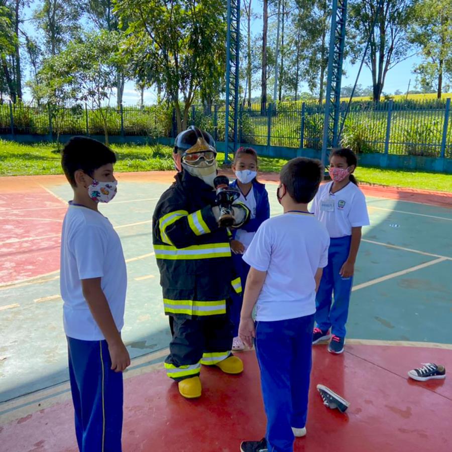 Escolas Municipais recebem o Projeto “Bombeiro na Escola”