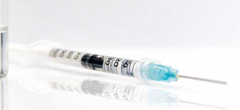 Vacinação contra a dengue é ampliada para todas as unidades de saúde nesta terça-feira (18)