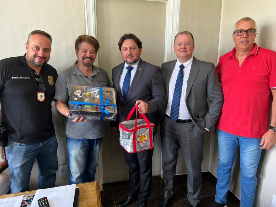 Prefeito recebe visita de novo Delegado Seccional