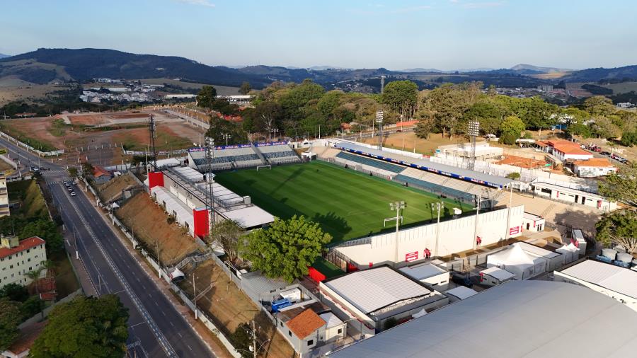 Prefeitura regulamenta uso de estacionamentos, comércio ambulante e consumo de bebidas em vidro nos arredores do Estádio Municipal em dias de jogos e eventos