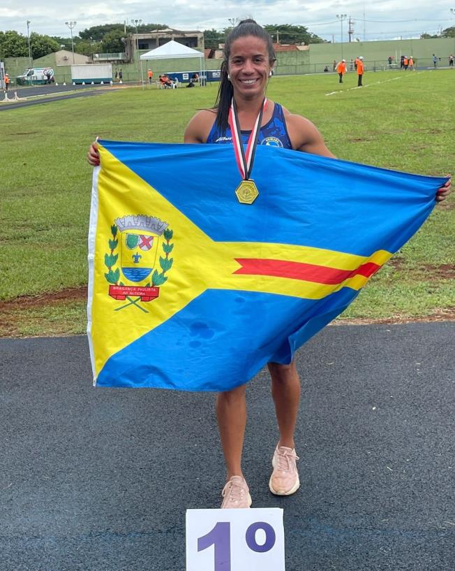 Atleta de Bragança Paulista conquista ouro histórico no atletismo dos Jogos Abertos do Interior