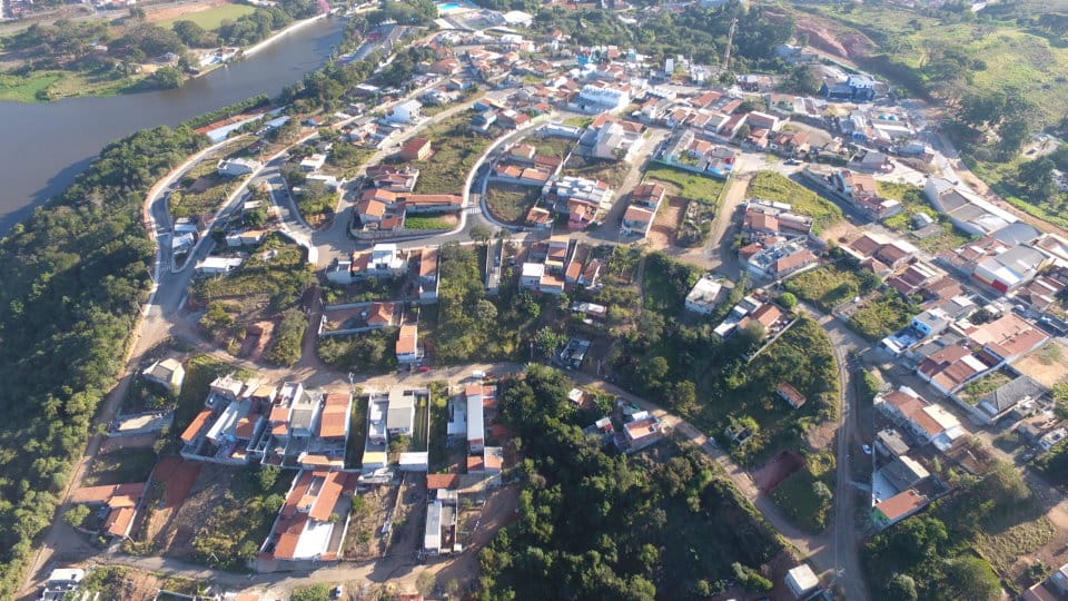 Prefeitura entrega pavimentação de mais 6 ruas do Jardim Lago do Moinho