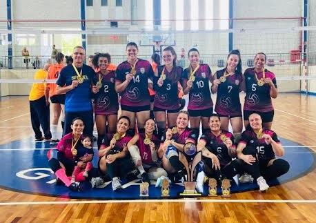 Equipe de vôlei feminina é campeã da Copa Itatiba