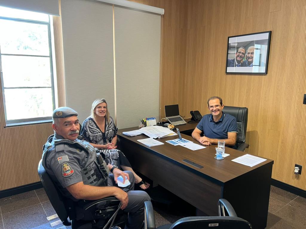 Reunião fortalece integração das forças de segurança municipais com comando da PM