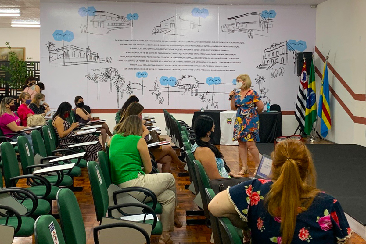 Prefeitura promove formação de gestores para elaboração do Projeto Político Pedagógico (PPP)