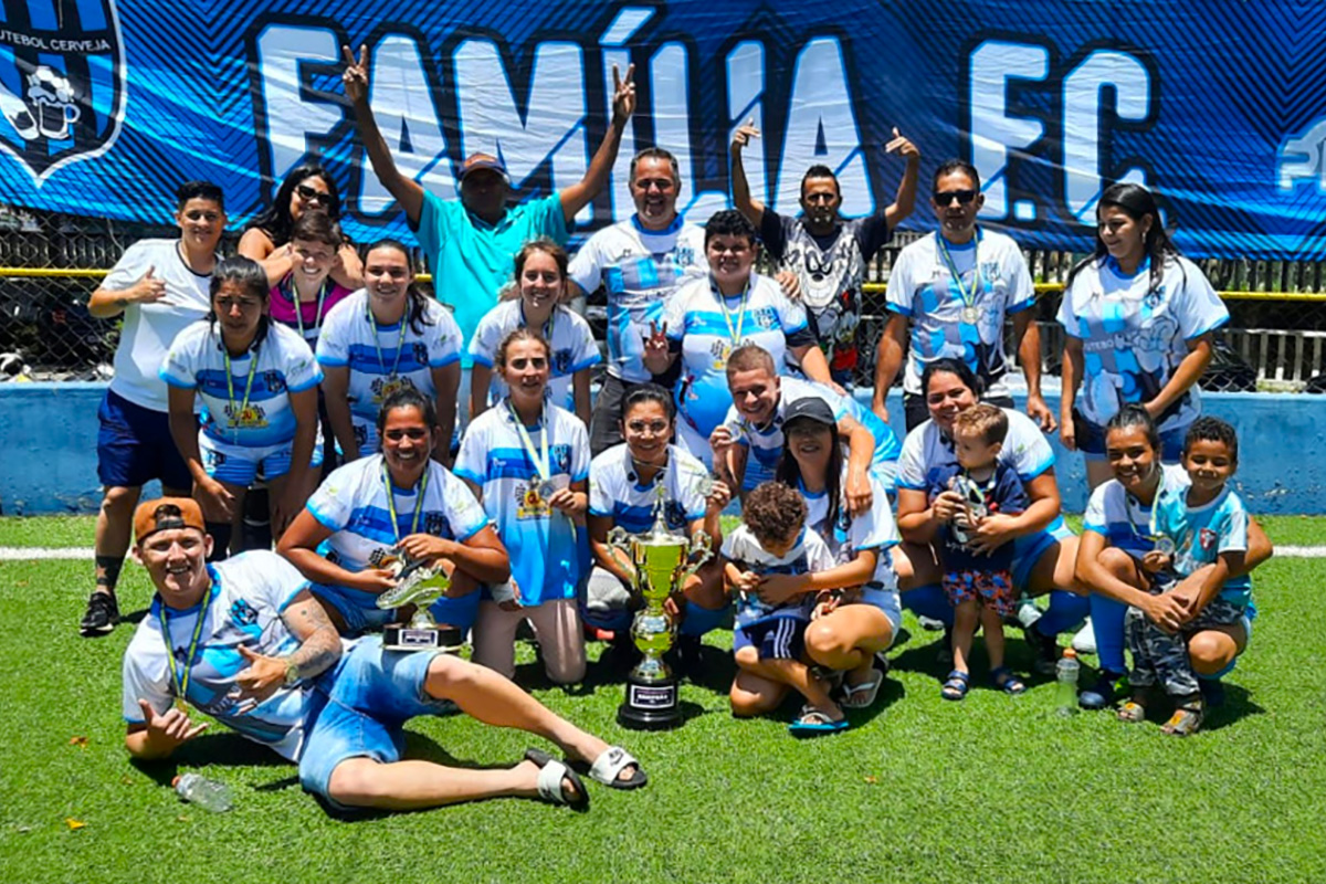 Família F.C. é campeã do Campeonato Feminino de Futebol Society