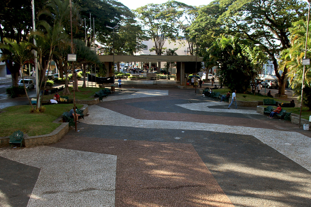 Prefeitura recebe propostas da licitação de reforma e paisagismo das praças centrais