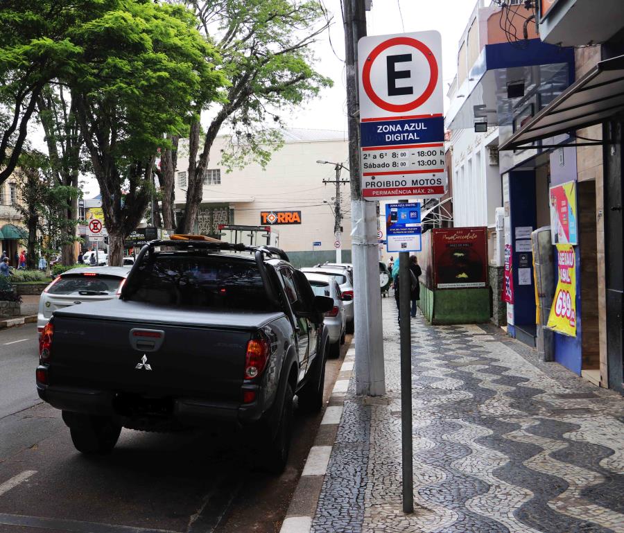 Moradores de locais com Zona Azul Digital que não possuem garagem podem pedir Cartão Cidadão para isenção de pagamento