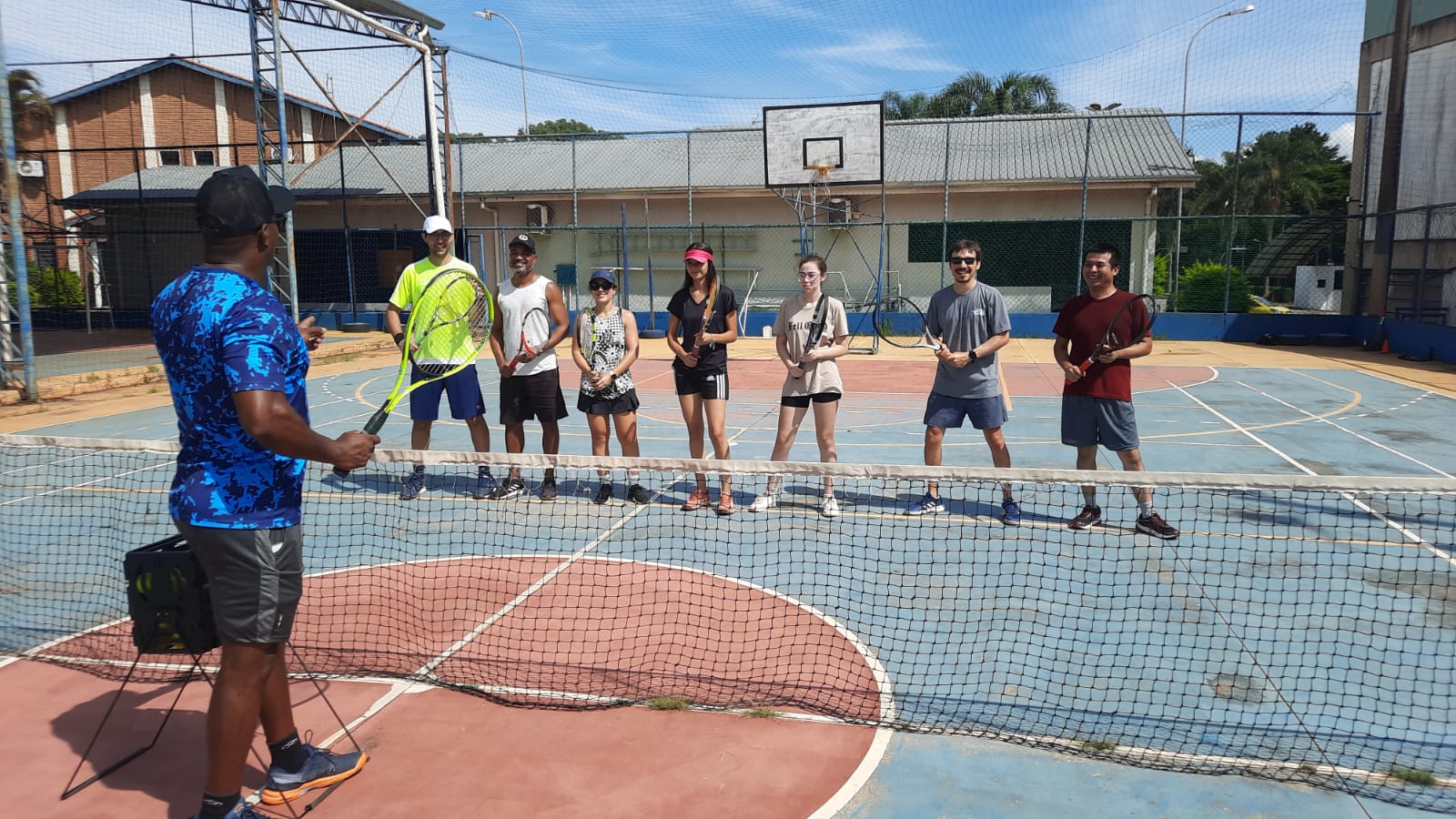 Escola Municipal de Tênis está com vagas abertas para a população