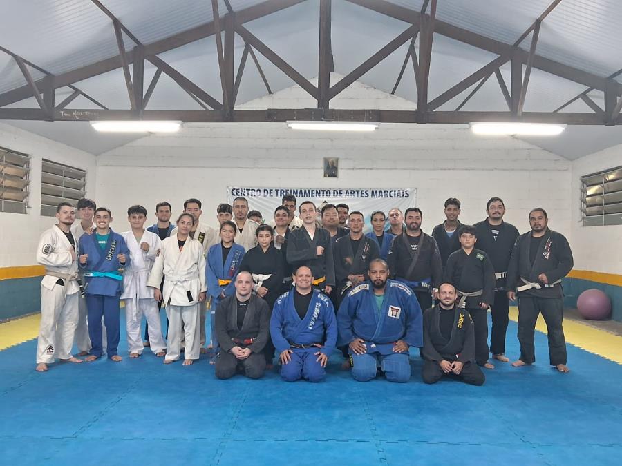 Projeto de Jiu-jitsu conquista novos adeptos e revela jovens talentos para a modalidade
