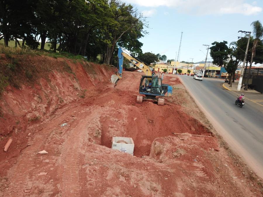 Obras na Avenida Atílio Menin seguem avançando