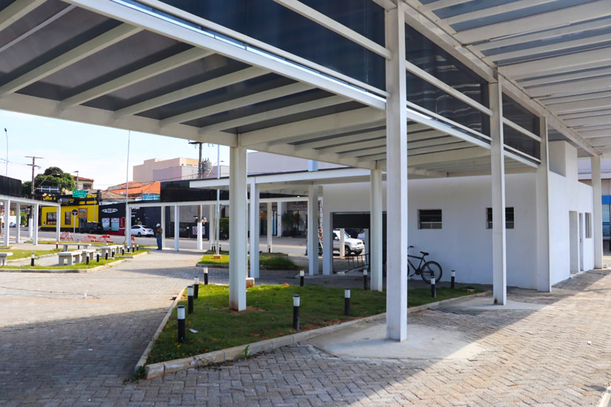 Estão abertas concorrências públicas para concessão de banca de jornal e lanchonete na Praça da Poesia