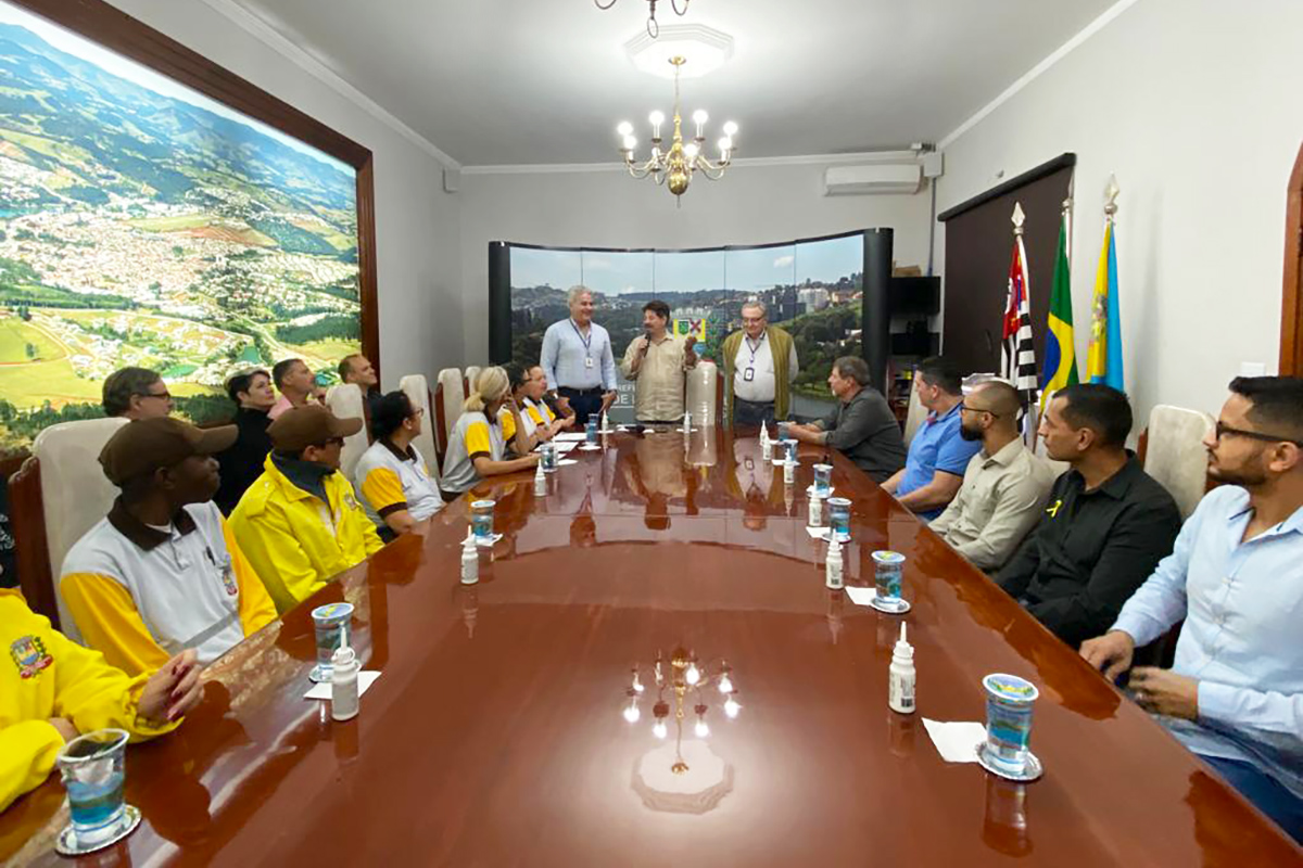 Agentes de Trânsito recebem certificados em homenagem e agradecimento aos 31 anos de serviços prestados ao município