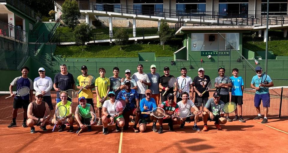 Atletas do Projeto da Escola Municipal de Tênis de Bragança Paulista disputam partidas amistosas no Clube de Regatas Bandeirantes