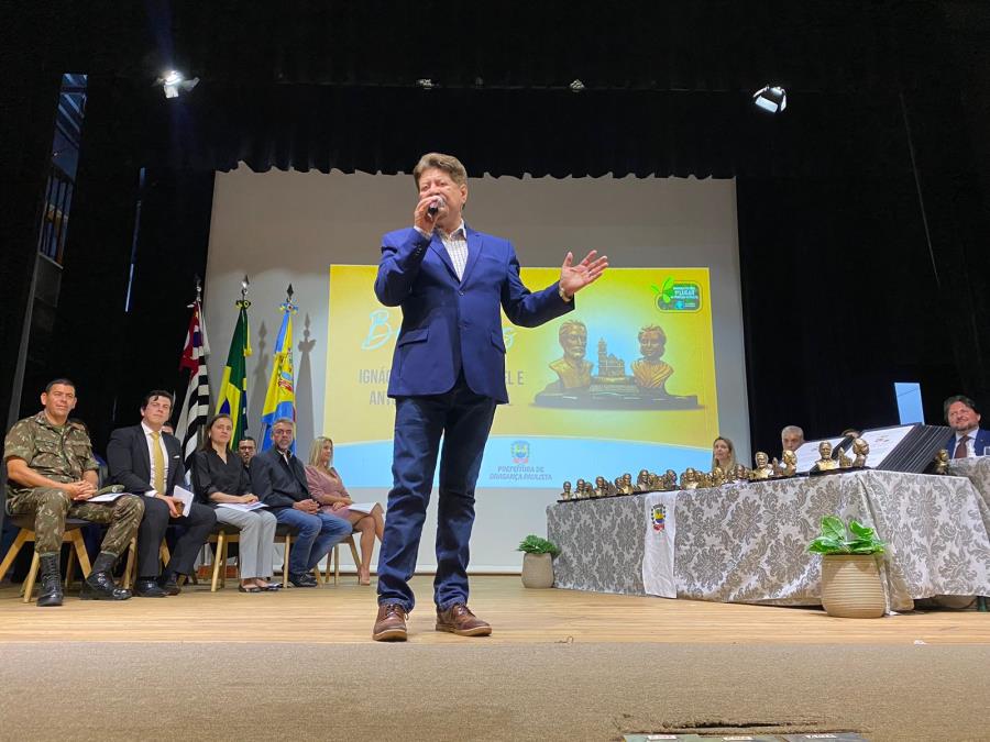 Administração homenageia cidadãos que se destacaram na promoção do município com Comendas Ignácia da Silva Pimentel e Antônio Pires Pimentel