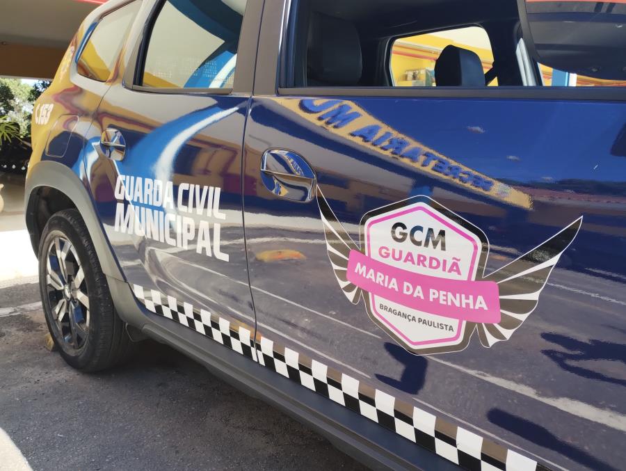 GCM de Bragança Paulista prende homem por ameaça e dano na praça Olegário Leme