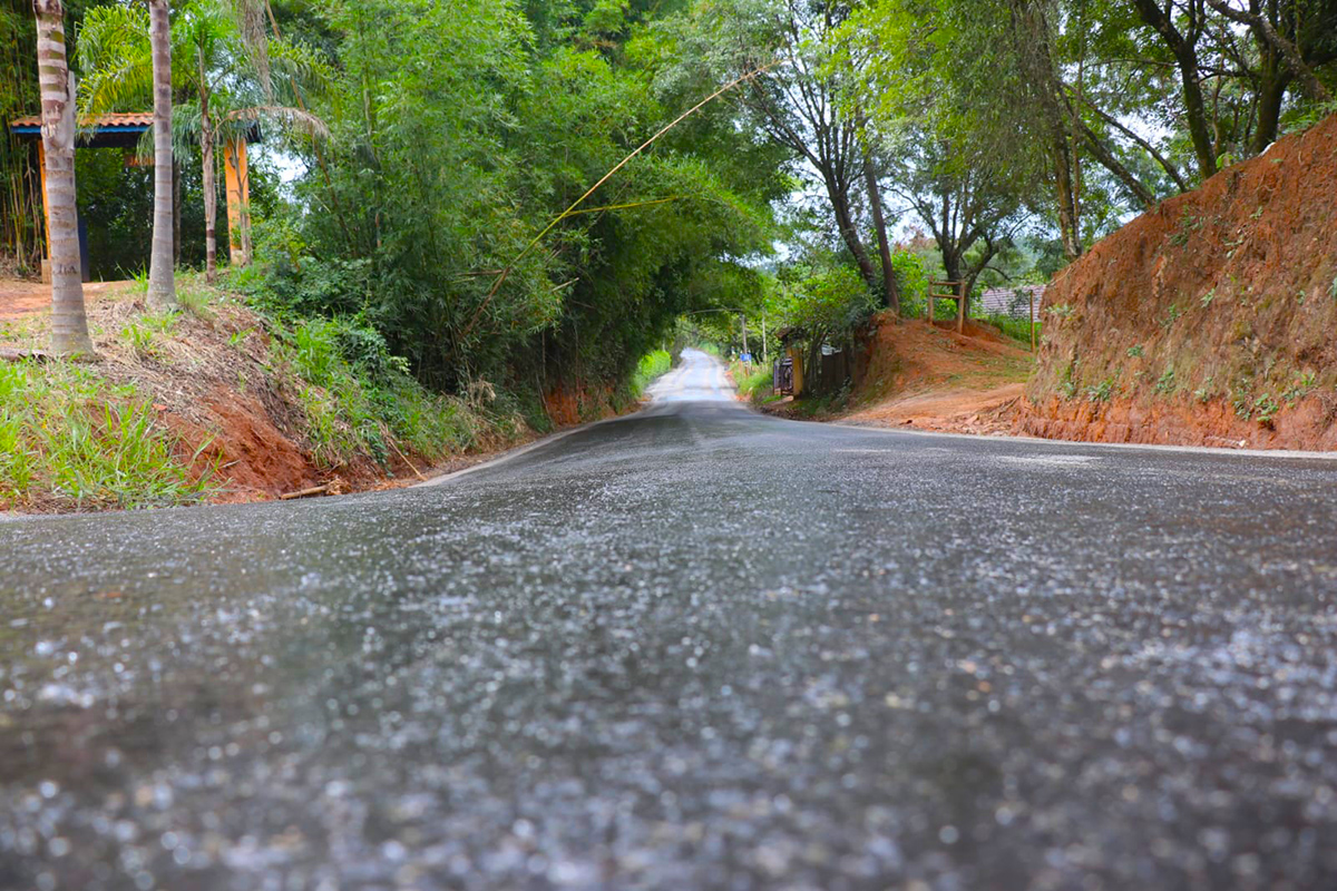 Programa “Estrada Legal” já realizou quase 200 mil metros quadrados de pavimentação, recapeamento e PMVP de vias rurais